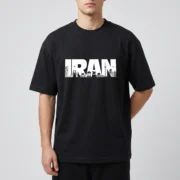 تیشرت مشکی پنبه ای با طرح سفید حروف IRAN و سیلوئت نمادهای تاریخی ایران