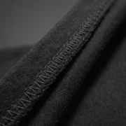 نمای نزدیک بافت و جنس پارچه تیشرت نقش پوش